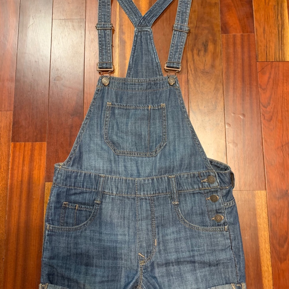 Express jeans. Bib shorts